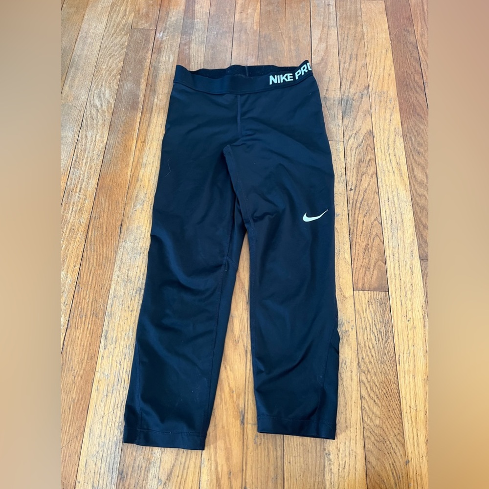 Nike Pro carpis